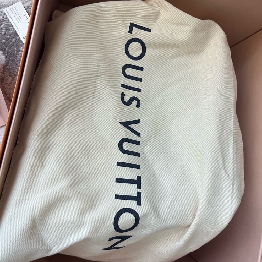 Louis Vuitton NeoNoe MM Monogram Canvas Bucket Bag